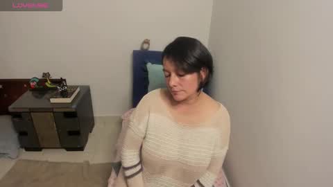 Snapshot of nuit_rose chatting on September 30, 1:43 am nuit_rose online show from September 30, 1:43 am