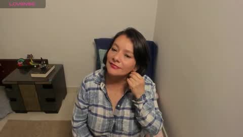 Snapshot of nuit_rose chatting on October 21, 2:12 am nuit_rose online show from October 21, 2:12 am