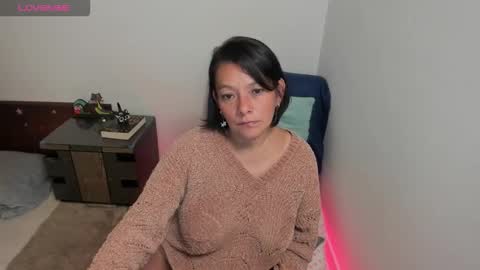 Snapshot of nuit_rose chatting on November 14, 2:21 am nuit_rose online show from November 14, 2:21 am