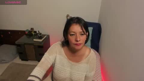 Snapshot of nuit_rose chatting on November 15, 1:36 am nuit_rose online show from November 15, 1:36 am