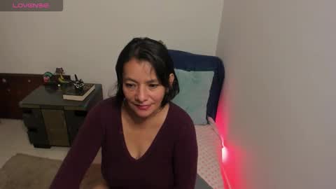 Snapshot of nuit_rose chatting on November 17, 2:28 am nuit_rose online show from November 17, 2:28 am