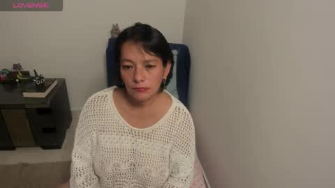 Snapshot of nuit_rose chatting on November 18, 2:28 am nuit_rose online show from November 18, 2:28 am