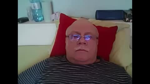 nukiss online show from September 20, 11:55 am