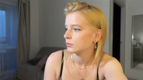 Snapshot of nura_foxx chatting on July 12, 12:45 am nura_foxx online show from July 12, 12:45 am