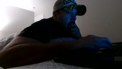 nuttincowboy727272 online show from December 15, 1:43 am