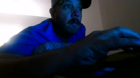 nuttincowboy727272 online show from April 8, 1:38 am