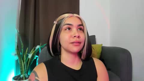 Nia online show from November 7, 11:49 pm