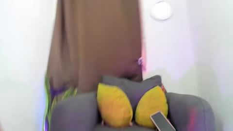 Nia online show from April 14, 5:02 am