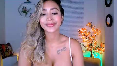 Nycole online show from December 2, 4:53 am