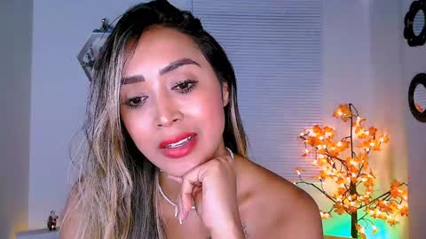 Nycole online show from December 21, 5:14 am