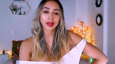 Nycole online show from December 22, 2:39 am