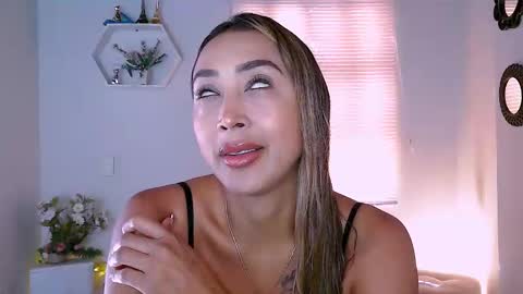 Nycole online show from March 10, 1:32 pm