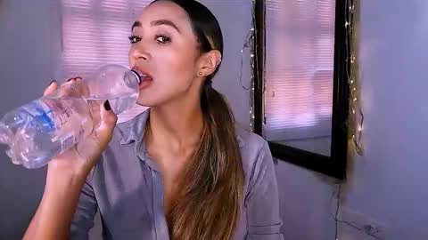 Nycole online show from October 28, 6:10 pm