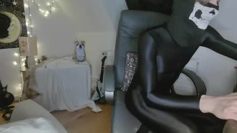 Snapshot of nyl0nnickb0y chatting on April 12, 7:19 pm Nyl0nnickb0y online show from April 12, 7:19 pm