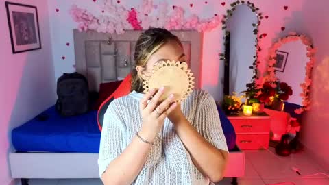 Snapshot of nyla_fox chatting on April 7, 7:03 pm nyla online show from April 7, 7:03 pm