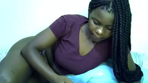 Snapshot of nyla_shal chatting on April 25, 4:48 pm Shalvin online show from April 25, 4:48 pm