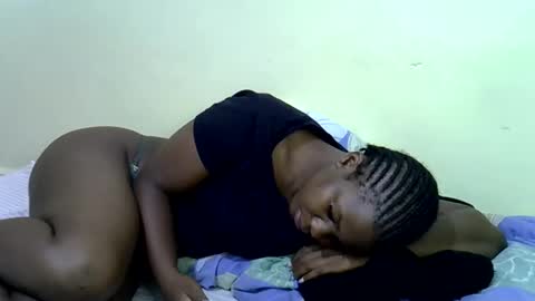 Snapshot of nyla_shal chatting on May 21, 11:34 pm Shalvin online show from May 21, 11:34 pm