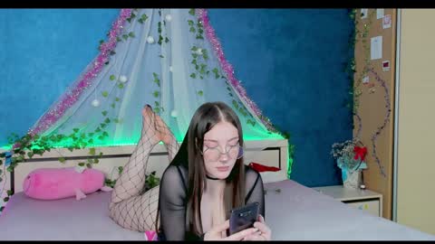 Kat online show from January 4, 8:59 pm