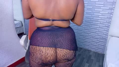 Snapshot of nympho_bff chatting on October 17, 9:17 pm nympho_bff online show from October 17, 9:17 pm