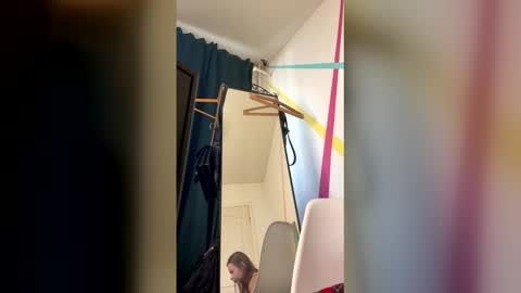 crystal   3 online show from April 24, 8:39 am