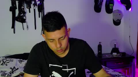 Snapshot of nymphobuddies chatting on February 7, 12:53 am David and Steven Independents online show from February 7, 12:53 am