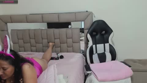 nyomi browm online show from February 1, 11:58 pm