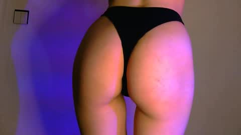 nyra_thira online show from April 10, 3:39 pm