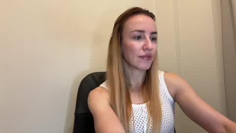 Snapshot of nyxelia_ chatting on April 30, 7:25 am Anastasia online show from April 30, 7:25 am