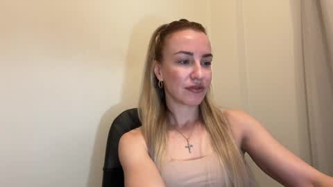 Snapshot of nyxelia_ chatting on May 18, 7:14 am Anastasia online show from May 18, 7:14 am