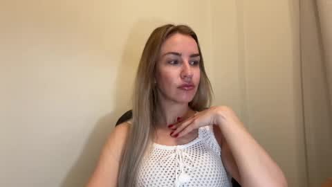Snapshot of nyxelia_ chatting on May 19, 7:04 am Anastasia online show from May 19, 7:04 am