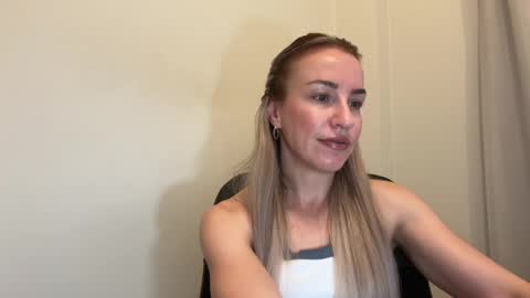 Snapshot of nyxelia_ chatting on May 21, 8:10 am Anastasia online show from May 21, 8:10 am