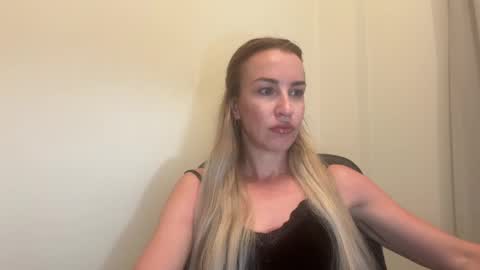Snapshot of nyxelia_ chatting on June 2, 7:10 am Anastasia online show from June 2, 7:10 am