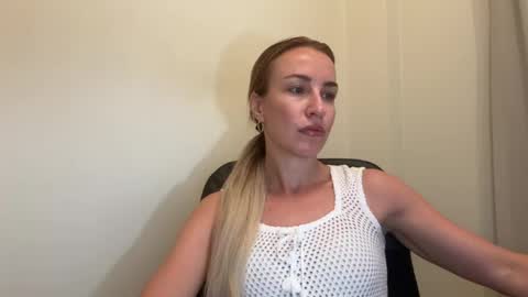 Snapshot of nyxelia_ chatting on June 3, 7:11 am Anastasia online show from June 3, 7:11 am