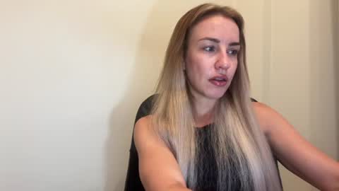 Snapshot of nyxelia_ chatting on June 10, 7:07 am Anastasia online show from June 10, 7:07 am