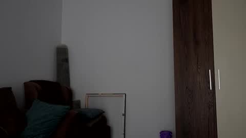 Snapshot of o_r_b_i_t chatting on November 8, 8:25 am o_r_b_i_t online show from November 8, 8:25 am