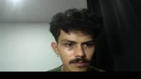 Snapshot of ocsanis69 chatting on December 3, 2:47 am Cris online show from December 3, 2:47 am