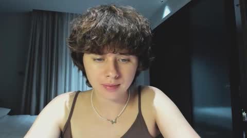 Evie online show from November 19, 2:50 pm