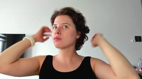 Evie online show from April 4, 6:22 am