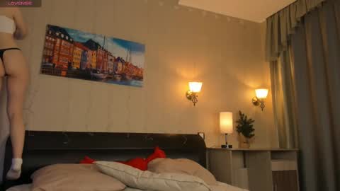 Lynna online show from February 11, 1:10 am