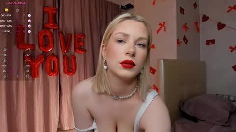 Lynna online show from February 18, 6:26 pm