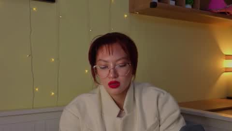 Mona online show from March 5, 8:27 pm