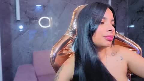 odette_b online show from November 18, 3:23 am