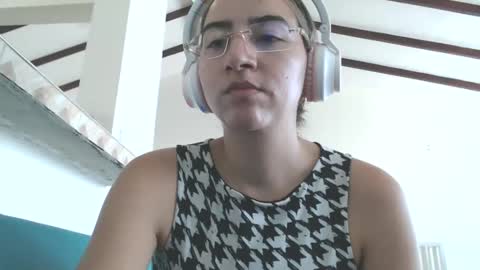 Snapshot of odette_brigh_ chatting on January 23, 6:45 pm Val online show from January 23, 6:45 pm