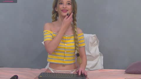 Snapshot of odettebensen chatting on December 28, 9:20 am Odette online show from December 28, 9:20 am