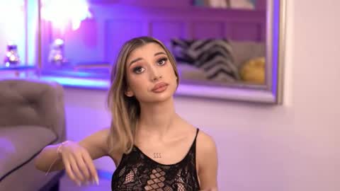 Snapshot of odettebensen chatting on October 15, 5:07 am Odette online show from October 15, 5:07 am