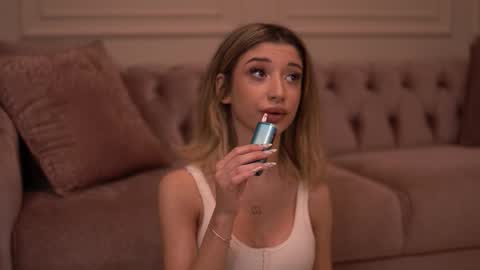 Snapshot of odettebensen chatting on October 19, 1:50 am Odette online show from October 19, 1:50 am