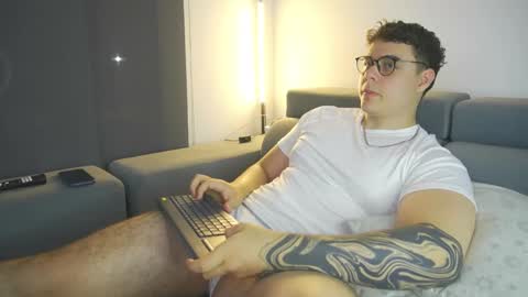 Snapshot of odin_blake chatting on February 13, 2:23 am ODIN online show from February 13, 2:23 am