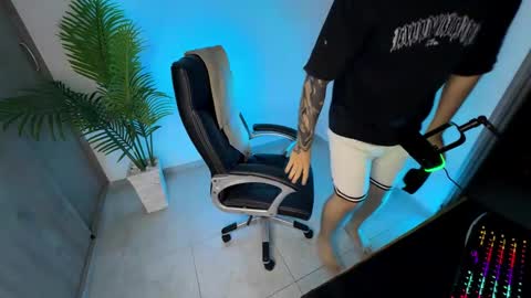 Snapshot of odin_blake chatting on October 9, 2:09 am ODIN online show from October 9, 2:09 am