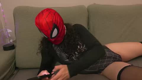 Snapshot of offelie chatting on November 5, 9:42 am Offelie online show from November 5, 9:42 am