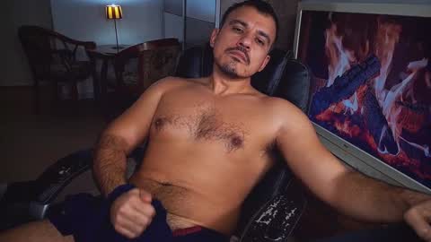 officeman7 online show from December 16, 8:48 pm